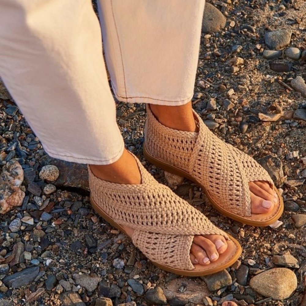 Born | Iwa Mac Woven Cross Knit Macrame Zip Sandals Cream Size 7